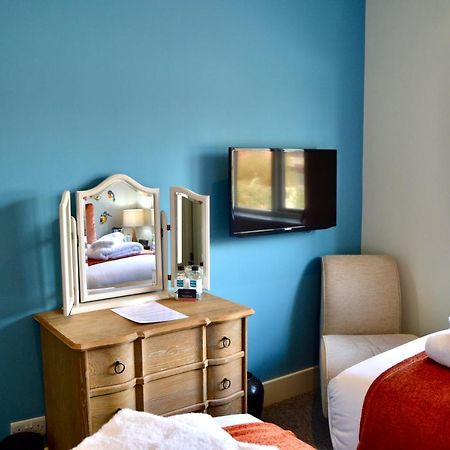 The Nest Hotel & Restaurant ピーターズフィールド エクステリア 写真