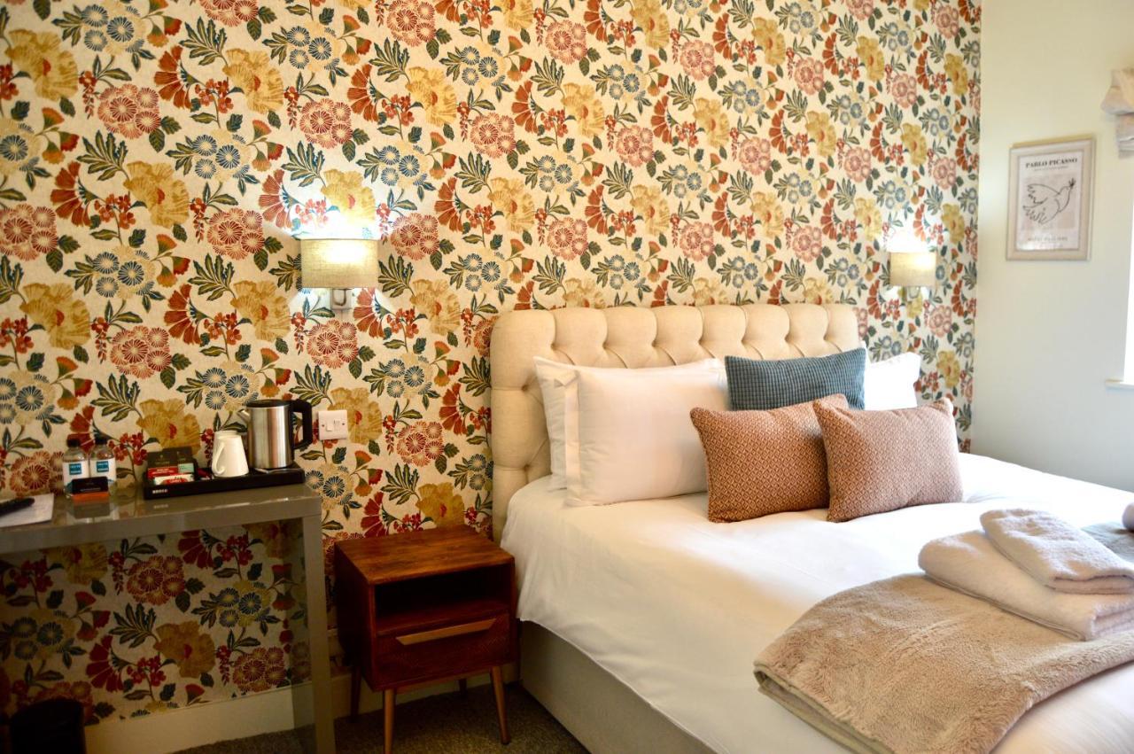 The Nest Hotel & Restaurant ピーターズフィールド エクステリア 写真