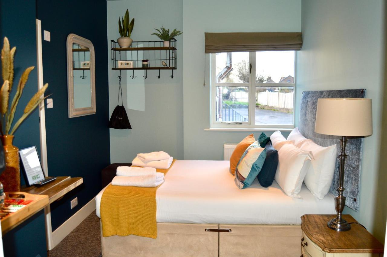 The Nest Hotel & Restaurant ピーターズフィールド エクステリア 写真