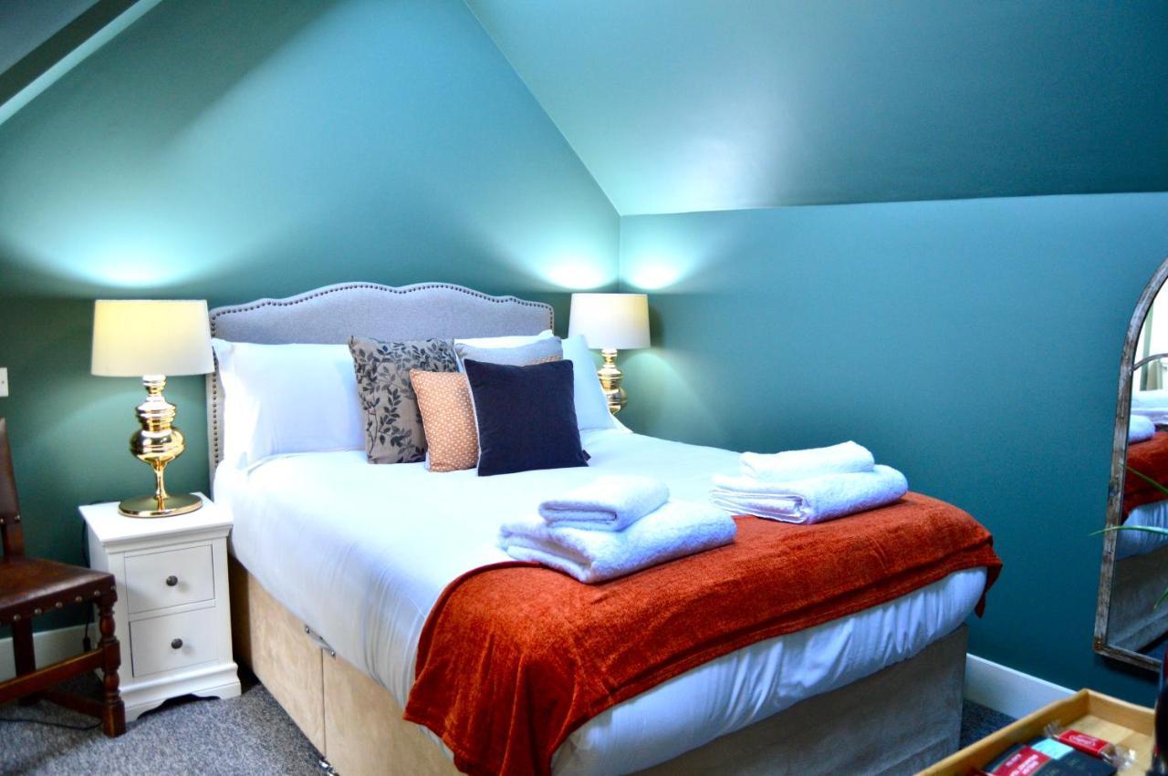 The Nest Hotel & Restaurant ピーターズフィールド エクステリア 写真